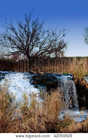 Podzim Mountain River View s Ukrajinou vodopád