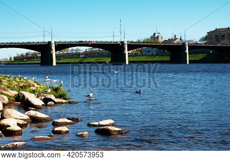 Tver, Russia, May 2021: View Of The Novovolzhsky Bridge On The Volga River From The Afanasy Nikitin