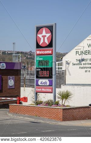 Sheffield, South Yorkshire, England - April 19 2021: Texaco Petrol Station On Ecclesall Road