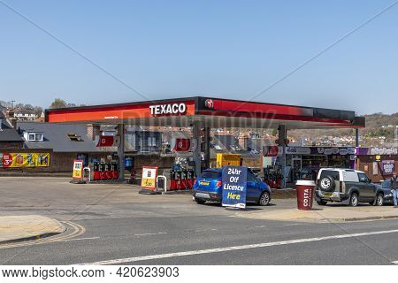 Sheffield, South Yorkshire, England - April 19 2021: Texaco Petrol Station On Ecclesall Road