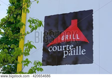 Bordeaux , Aquitaine France - 05 14 2021 : Courtepaille Grill Brand Text And Sign Logo On Restaurant