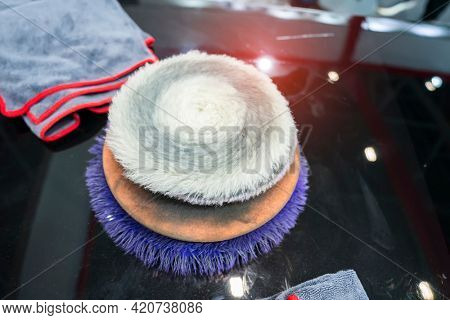 Professional orbital car polisher buffer with gloves  
