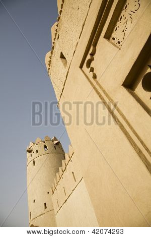 Pared Al Jahli Fort, vista de ángulo bajo