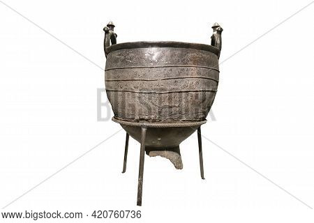 Bronze Cauldron Of The Scythians, Tagar Bronze Culture, Ancient Finds, Isolate
