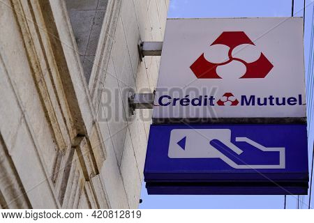 Bordeaux , Aquitaine France - 05 14 2021 : Credit Mutuel Brand Sign And Text On Bank Office Agency W