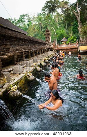 Kutsal Kutsal Kaynak suyu, Bali arıtma