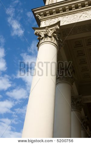 Le colonne e le nuvole