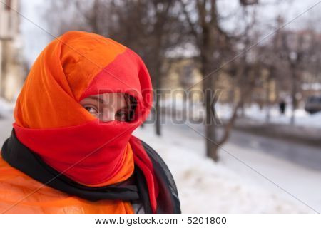 Ragazza In rossa Purdah