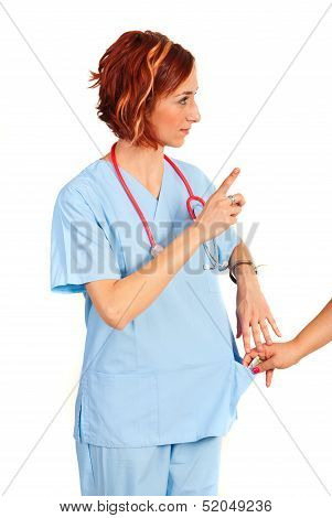 Soctor Woman Refuzing Bribe