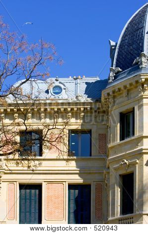 อธิบายอาคาร Jerez ขี่โรงเรียนในสเปน