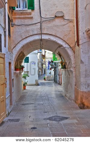 Alleyway. Monopoli. Puglia. Italy.