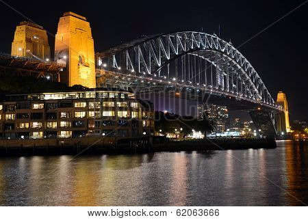 Sydney Harbour Bridge with City Skyline, Sydney, Australia