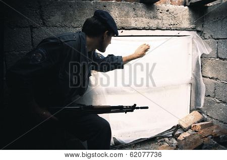 TURANJ, CROATIA, 07 SEPTEMBER 1993 ---- Croatian military police in battle against Serb troops during a pitched battle for control of territory south of Zagreb, Croatia.