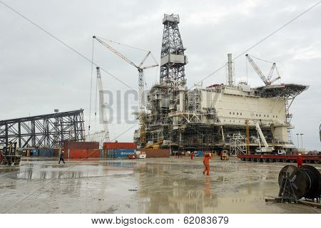 SANGACHAL, AZERBAIJAN  - OCT 29: Roughnecks and engineers build oil platforms in Sangachal, Azerbaijan, on Saturday, October 29, 2006.