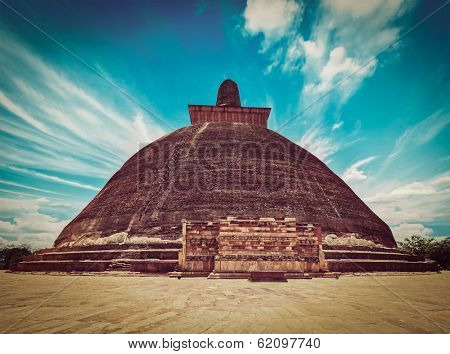 Jetavaranama dagoba  (stupa). Anuradhapura, Sri Lanka