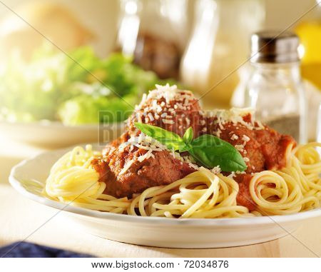 italian food - spaghetti and meatballs