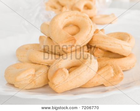 意大利煮脆饼干： Taralli。