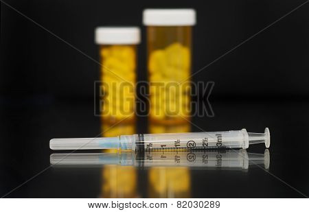 Vaccination syringe with prescription vials