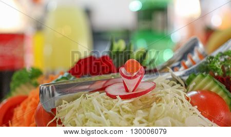 pictureof a fresh salad on a platter