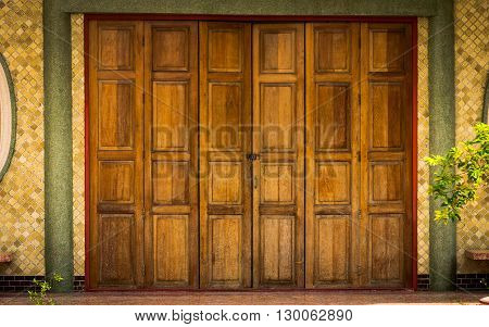 Traditional Chinese pattern in the wooden door.