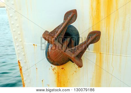 Old rusty ship anchor in the anchor Cluzet ship.