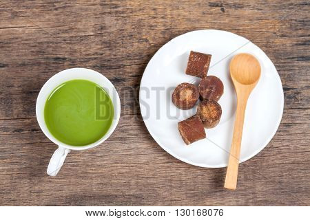 green tea with milk or hot matcha latte with cane sugar