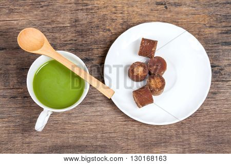 green tea with milk or hot matcha latte with cane sugar