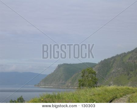 Baykal-göl. Civarı-Baykal tren.