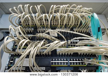 Lots af cables on the back of a database