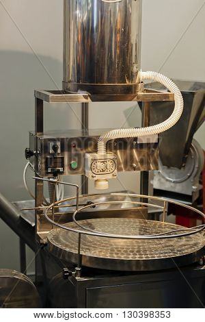 Mechanism With Hoses