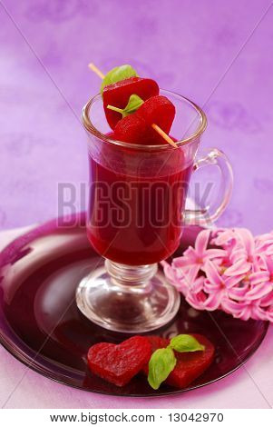 Zuppa di barbabietole chiaro In vetro