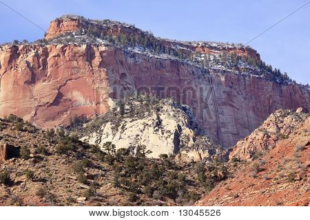 Red Rock Canyon Schnee West Temple Zion Nationalpark, Utah