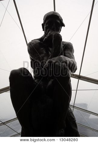 Detail Rodin myslitel