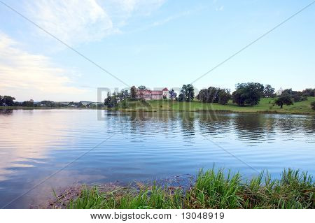 ร้อนเย็น Svirzh ปราสาท View(ukraine)