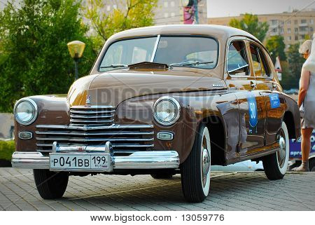 Brown GAZ Pobeda (USSR-Oldtimer)