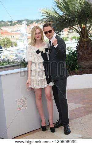 Elle Fanning attends the 'The Neon Demon' photocall during the 69th annual Cannes Film Festival at Palais des Festivals on May 20, 2016 in Cannes, France.