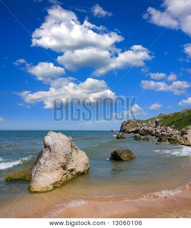 Bonito paisaje de verano en el mar