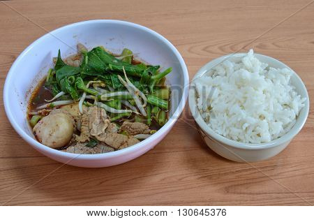 boiled slice pork in brown soup eat with rice