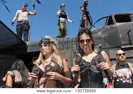 Post-apocalyptic Survival Girls