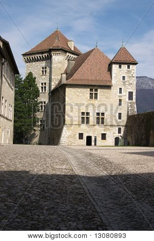 중세 성곽 안 시