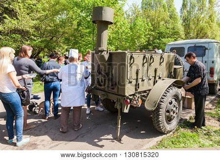 SAMARA RUSSIA - MAY 9 2016: Traditional distribution of cooked buckwheat porridge on the field kitchen in a city park on a holiday