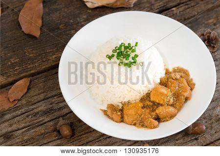 chicken, rice with chicken in gravy suace