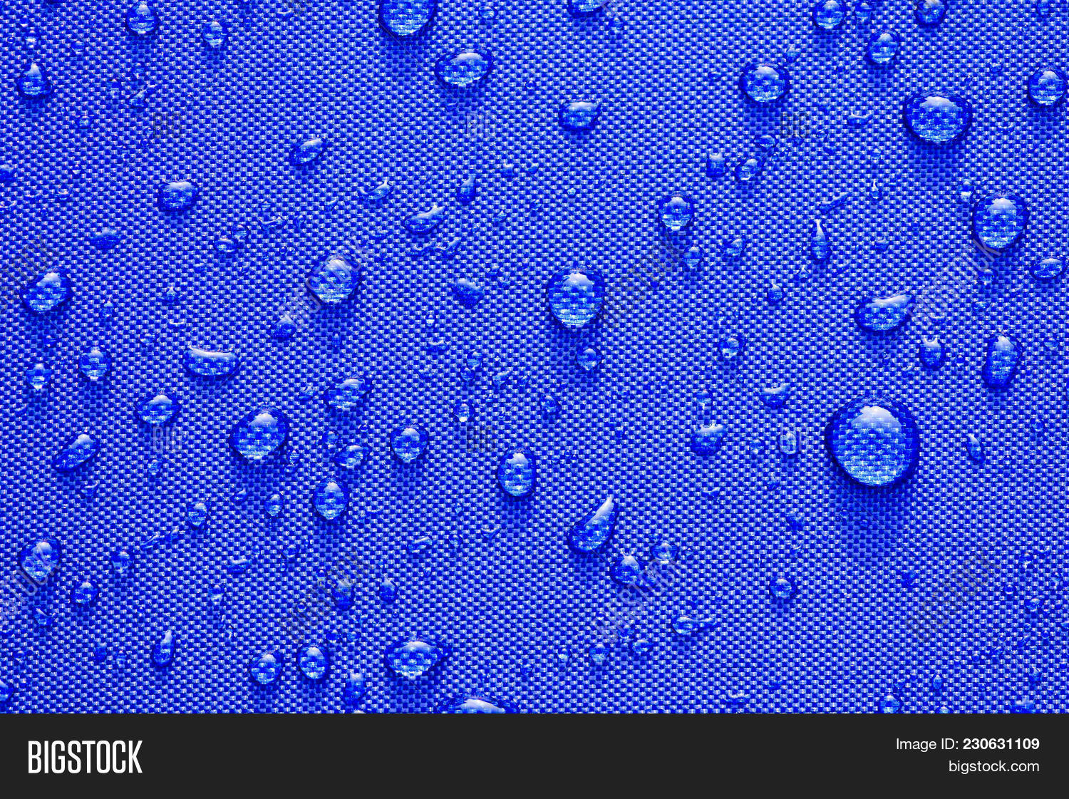 капли на ткани. ткань с капельками влаги. ткань в воде. ткань капельки. ткань с каплями воды.