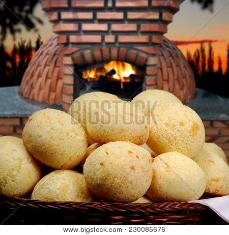 Pao de Queijo Mineiro - Brazilian cheese buns from Minas