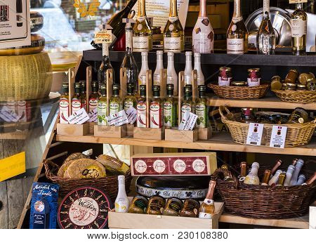 23 August 2017, Vienna, Austria:the Oldest In Vienna Is The Naschmarkt Market With Products Of Alcoh