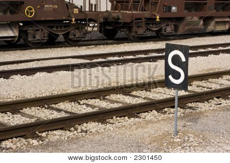 สถานีรถไฟฟ้า ด้วยเครื่องหมาย