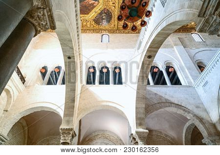 Bari, Italy - July 3, 2017: Old Town, The Architectures, Paintings And Decorations Of The Nave Of Th