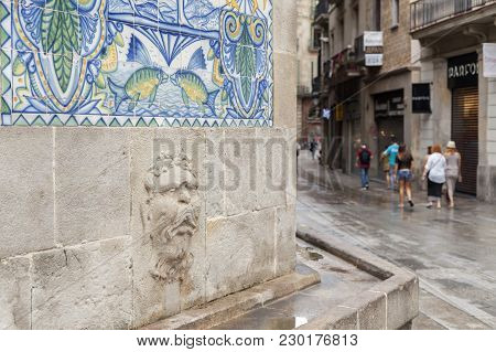 Barcelona,spain-august 31,2015: Street View And Old Fountain,font Of Santa Anna, Original Gothic Sty