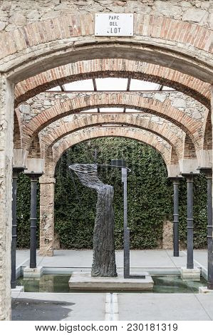 Barcelona,spain-january 28,2016: Sculpture Rites Of Spring,ritos De Primavera, By Bryan Hunt, Park,p