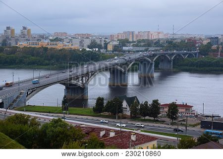 Nizhny Novgorod, Russia-september 8, 2017. View Of The Canavinsky Bridge And The Yellow Building Of 